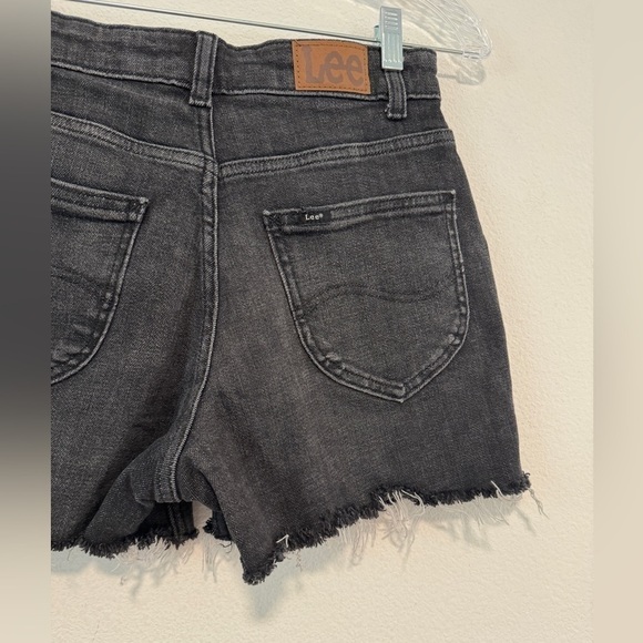 Lee Relaxed Fit High Rise Heritage Black Raw Hem Jean Shorts Size 6 - Picture 11 of 14